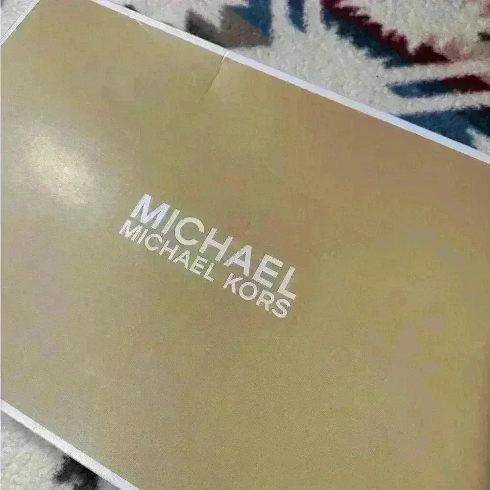 Size six Michael kors black boots still in box - Picture 4 of 4